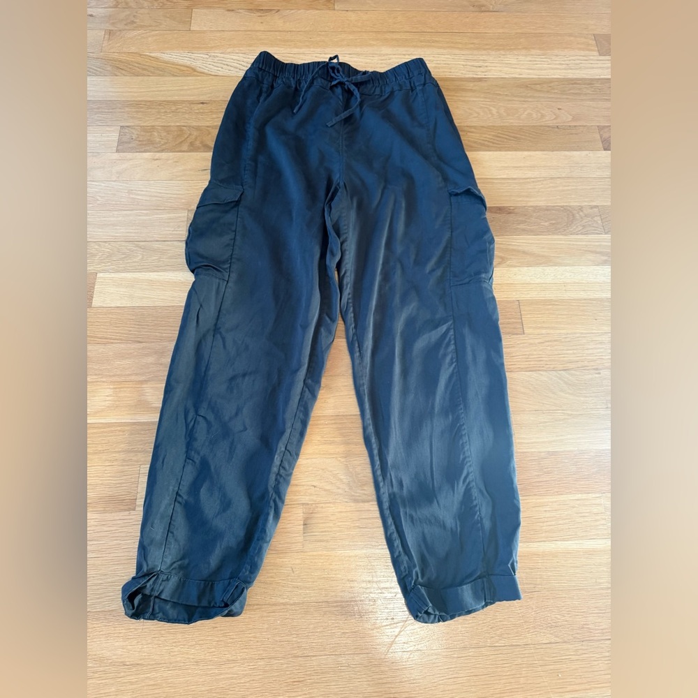 Lululemon Move Lightly Cargo Pants - Dark Olive Green - Size 6 - Tencel - Picture 4 of 10